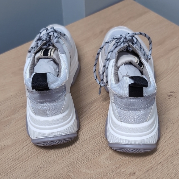 New In Box ShuShop Perla Gray Chunky Sneakers. Size 8.5 - Picture 3 of 6